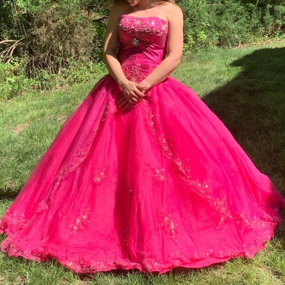 Mary’s bridal 15 / Quinceañera Fushia Pink Dress